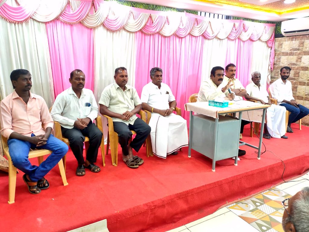 DevanathayadavT's tweet photo. பாளையங்கோட்டையில் நடைபெற்ற நெல்லை மற்றும் தென்காசி மாவட்ட யாதவ மகாசபை, இந்திய மக்கள் கல்வி முன்னேற்ற கழக நிர்வாகிகள் கூட்டத்தில் கலந்து கொண்டு நிர்வாகிகளுக்கு ஆலோசனைகளை வழங்கினேன்.

#ஜெய்ஹிந்த் https://t.co/d6K96ZE2gj