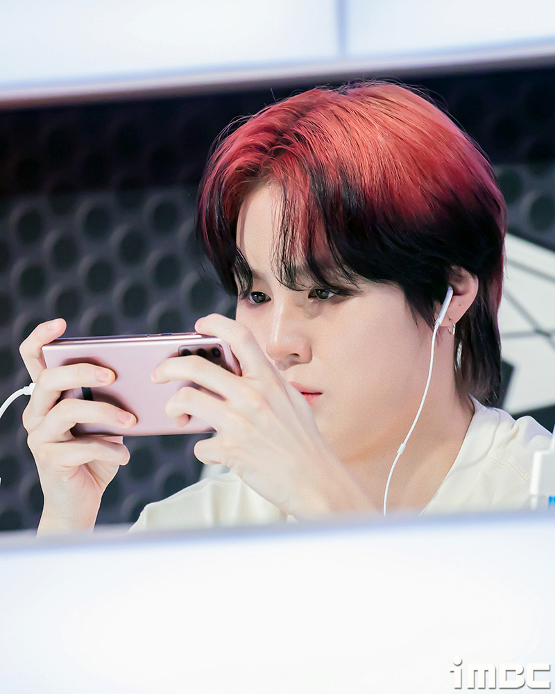 imbcenews's tweet photo. 하성운, 빨간 구르미 (아육대 B하인드) #아육대 #하성운 #E스포츠 [직찍] https://t.co/DJXTVtTYj3
