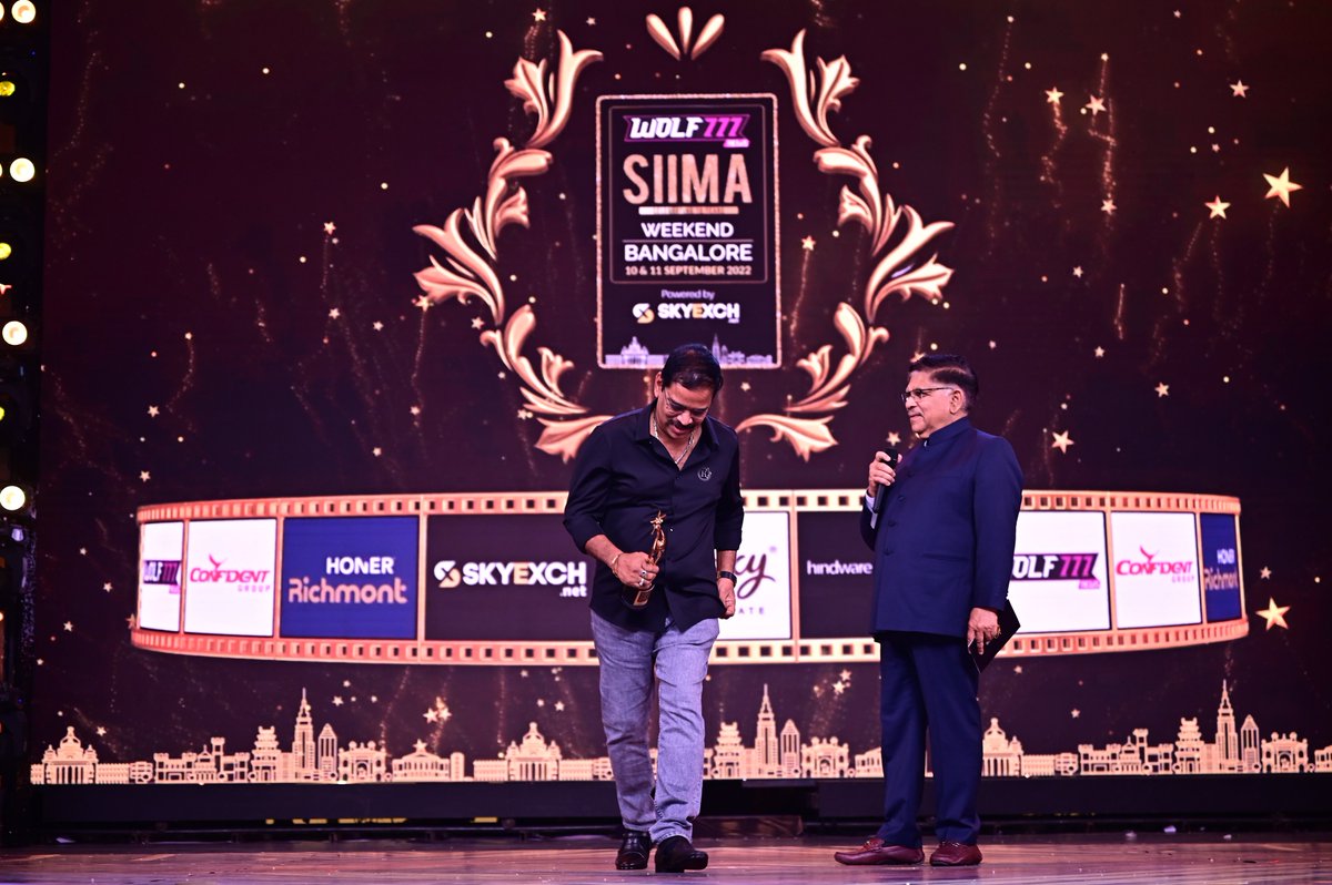 siima's tweet photo. #Kannadiga - A period drama film that wins it across the board - acting, direction, music, story, and cinematography.
It has won the Special Appreciation Award, presented to the producers - #OmkaarMovies
#SIIMA https://t.co/EEphgqH1fe