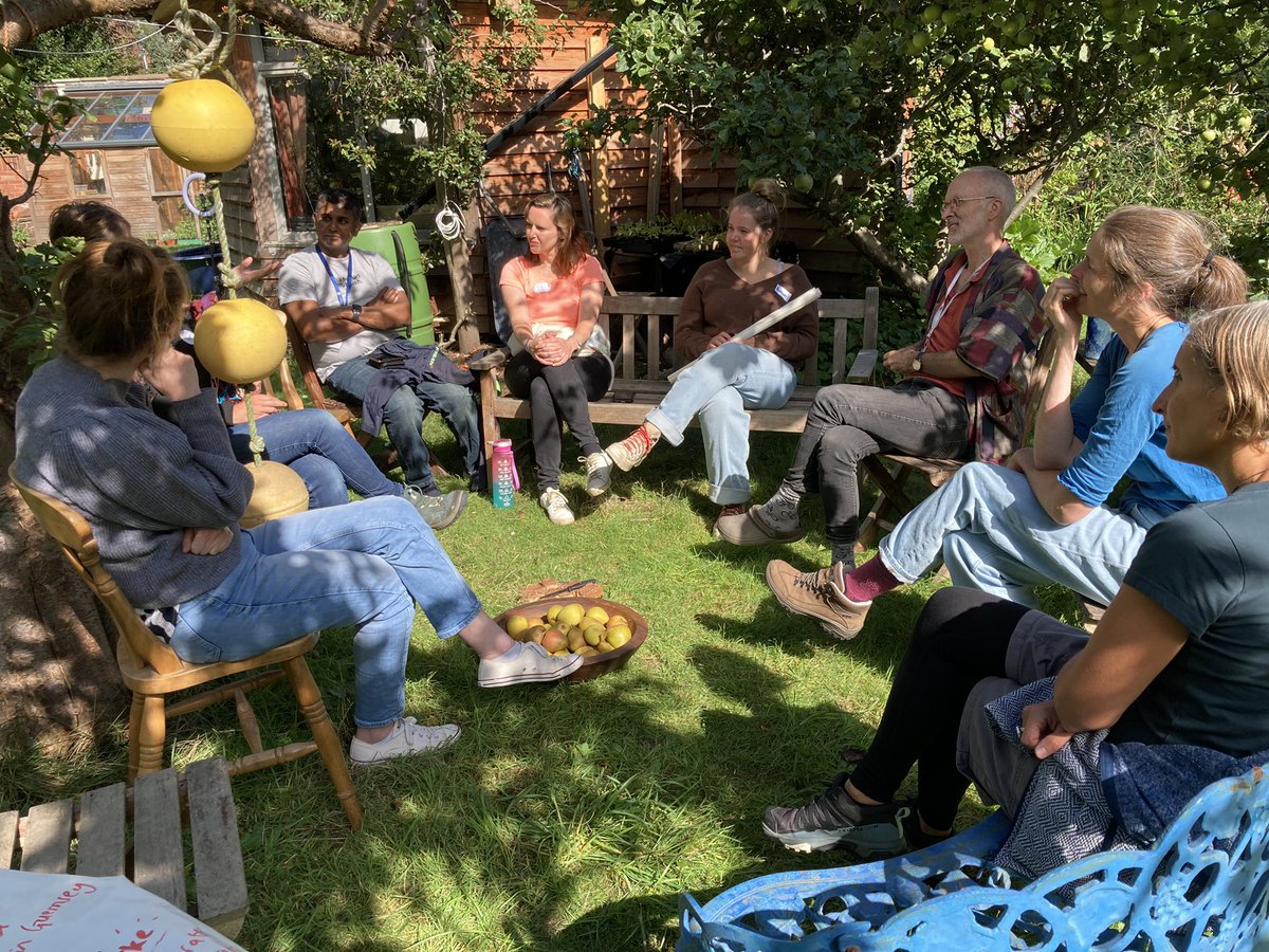 Here are some of the UK’s @GreenerPractice regional leads enjoying some quality time and sharing ideas in the sunshine! Brilliant grounding exercise with @angemwilson 🧘🏻‍♀️then we talked about roses and ate flapjack🥰😂

@climate_gp @SEESustainabil1 <a href="/benrusholme/">Ben Rusholme</a> #greenNHS #NHS
