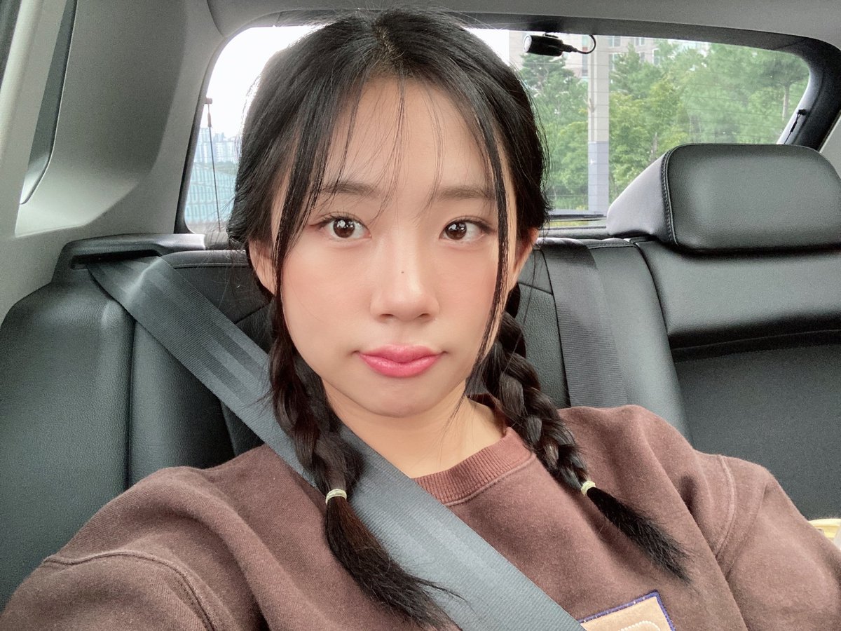 dosiesbbl's tweet photo. size
- ㅎㅎ
- lie down &amp; do everything with your fingers
- if i don't know the shoes, go out to buy them
- my feet are weird
- every time when it comes to shoes my sizes are differentㅋㅋㅋㅋㅋ
- it's amusing
- granddaughter concept
- in order to not lose my idol self even during https://t.co/3f01OeYNMn