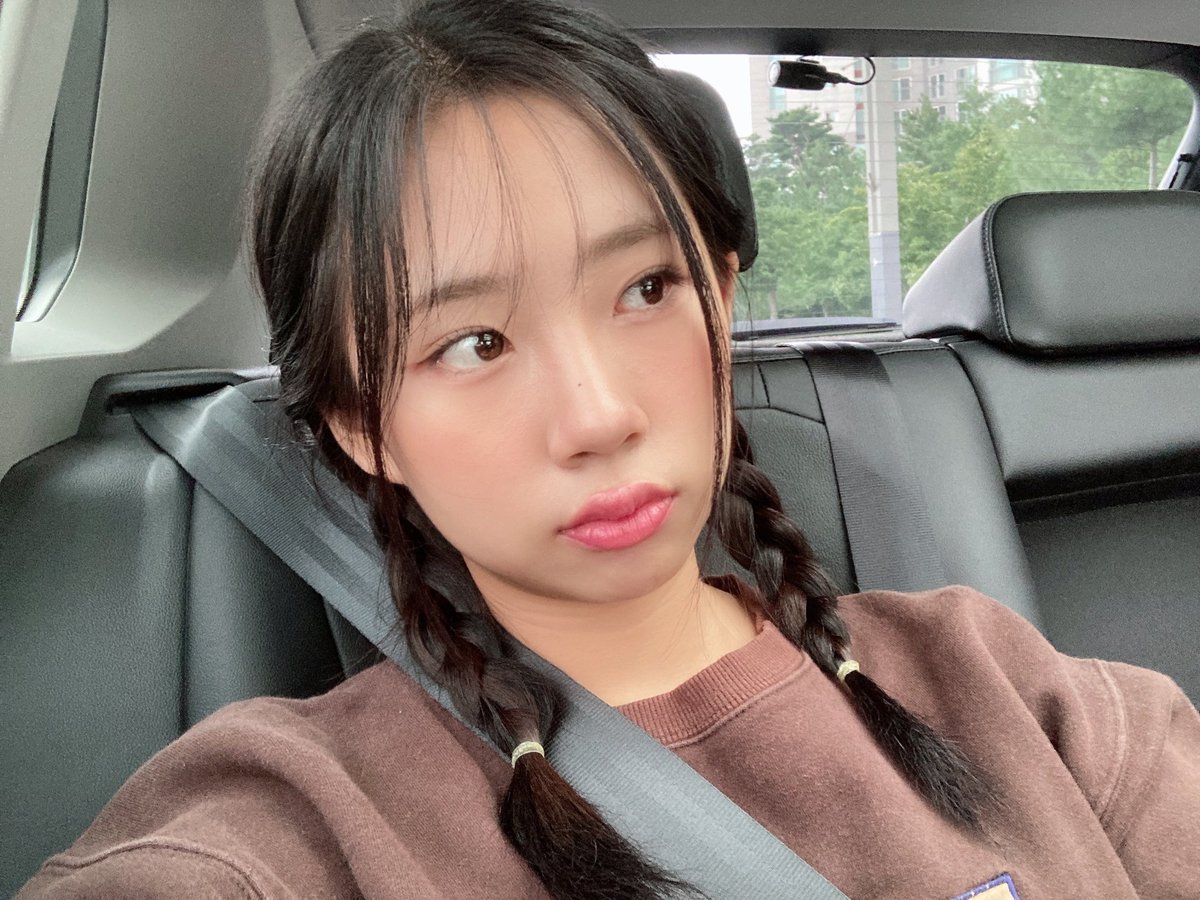 dosiesbbl's tweet photo. size
- ㅎㅎ
- lie down &amp; do everything with your fingers
- if i don't know the shoes, go out to buy them
- my feet are weird
- every time when it comes to shoes my sizes are differentㅋㅋㅋㅋㅋ
- it's amusing
- granddaughter concept
- in order to not lose my idol self even during https://t.co/3f01OeYNMn