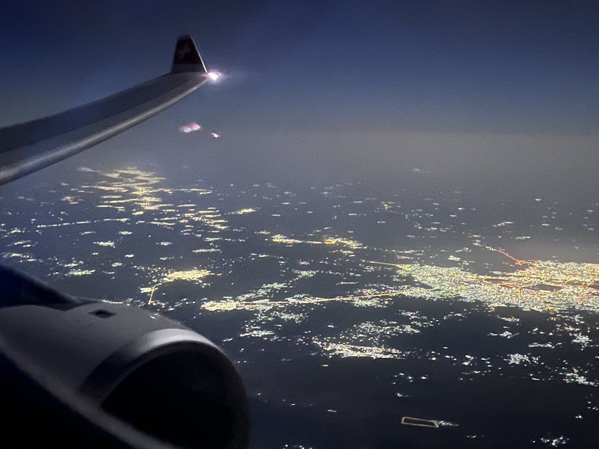 PBARGIBANT's tweet photo. Comme d’habitude très bons vols @FlySWISS depuis @DubaiAirports vers @ParisAeroport via @zrh_airport #AvGeek #avgeeks #airbusa330 #travel #travelphotography #aviationdaily #aviationlovers #reposts #repostoftheweek #lifestyle #swisscrew #swisssaveurs @flight_report #business https://t.co/eZvjhne5Zc