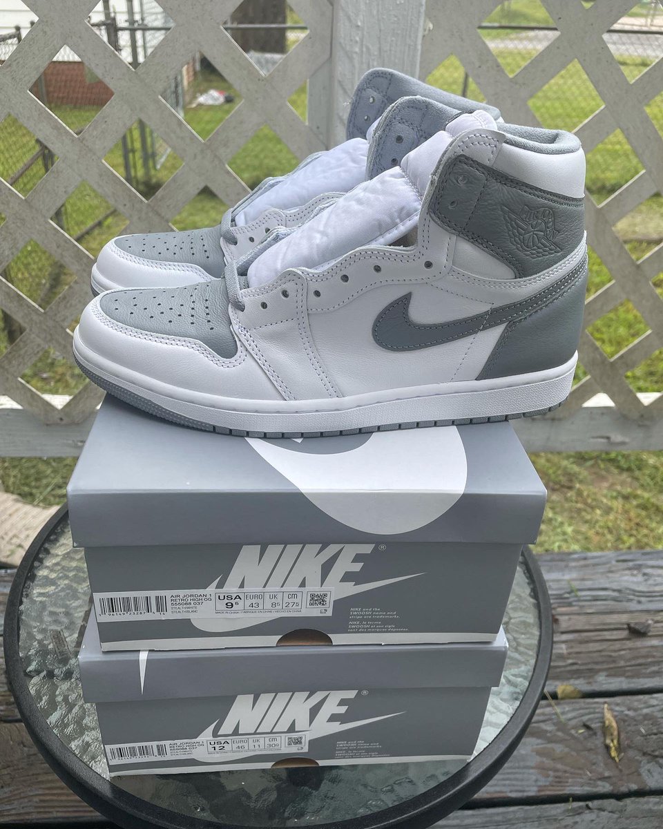 Soles864's tweet photo. Jordan 1 “Stealth”
Sizes: 9.5 &amp; 12
$200 each 
#jordan1 #jordan #nike #greenvillesc #explorepage #supportsmallbusiness #like https://t.co/TMpTYy8w7H