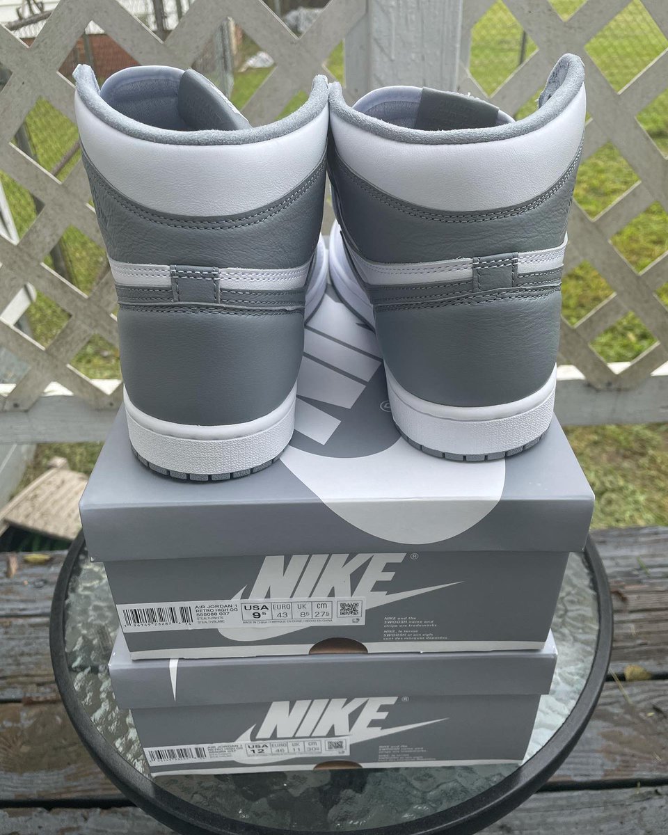 Soles864's tweet photo. Jordan 1 “Stealth”
Sizes: 9.5 &amp; 12
$200 each 
#jordan1 #jordan #nike #greenvillesc #explorepage #supportsmallbusiness #like https://t.co/TMpTYy8w7H