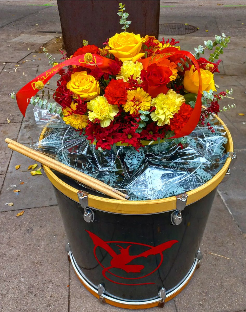 Tabalerpoblesec's tweet photo. Feliç Diada de Catalunya! https://t.co/GxZQtYDTMG