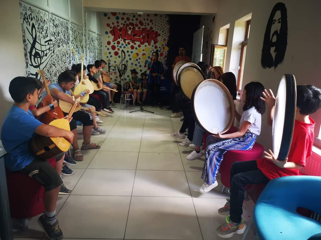 GSB_SuphanGM's tweet photo. 📍 Gevaş Gençlik Merkezi 

Güzel Sanatlar Atölyesi kapsamında bağlama ve erbane  eğitimlerimiz Gençlik Merkezimizde devam ediyor 🎶🎵🎶 https://t.co/NR1KV9evOj