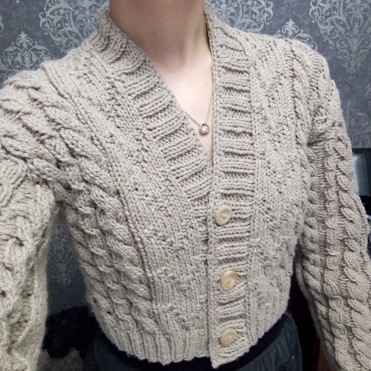 KnittedPanda's tweet photo. Had this oatmeal aran yarn for a while and as it was the right colour I decided to make a cardigan inspired by Dr Watsons in BBC sherlock! I used the chevron pattern by Amy Walker but used my own cardigan design:) #MadewithMarriners #knitting #MarrinerCosy https://t.co/kXyJozHUtC