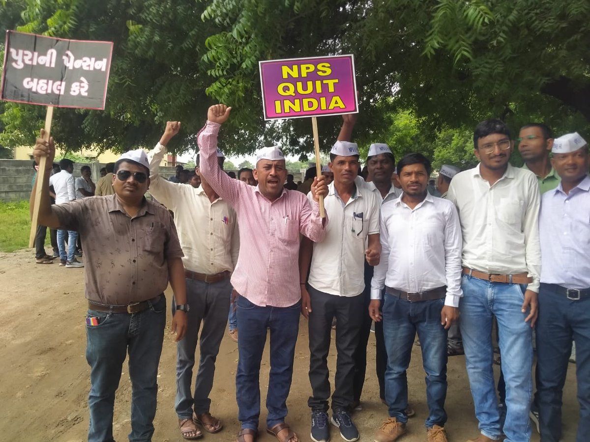 FixpayAdhyapak's tweet photo. #અધ્યાપક_સહાયક ને ન્યાય આપો
@CMOGuj @Bhupendrapbjp @KanuDesai180 @jitu_vaghani @sanghaviharsh @Rushikeshmla @kuberdindor @narendramodi @AmitShah @gujratsamachar @Divya_Bhaskar @sandeshnews @IndianExpress @navgujaratsamay  @mnagarajan @AAPGujarat @INCGujarat @PMOIndia @PMOIndia https://t.co/wnXwWGhpPF
