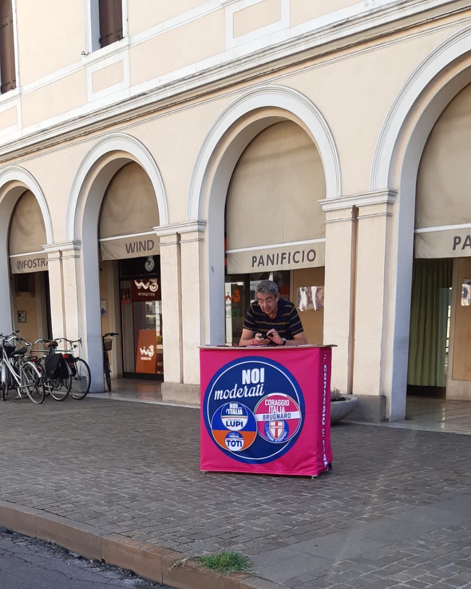 PCagnan's tweet photo. La solitudine del gazebo domenicale, Mogliano https://t.co/MQQWpZMtWk