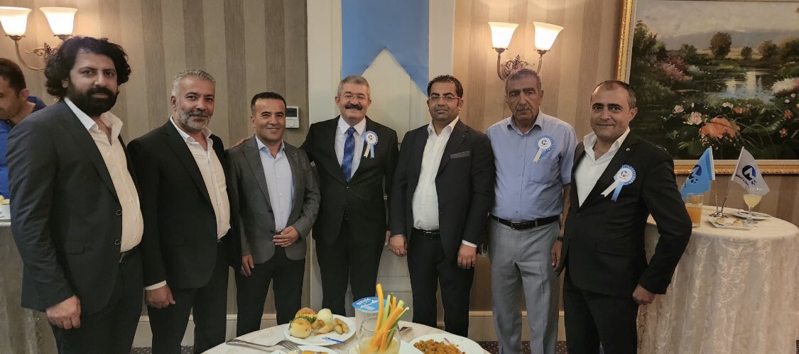 DoktorHazel's tweet photo. @hicranisaogluu @dilaneskiz1 @ahmettaslannn_ @zahirkandas Bunlar makarnacı HDPliler hicran hanım 
Kibar olmanıza vallahi gerek yok. 
Siz gerçekten çok delikanlı ve şahsiyetli bir kadınsınız. 
Bunu oturduğum her masadan duyuyorum. Sizin gibi kadınlar inşallah çoğalsın 🙏 Sarı gruba katkınız şimdiden etkisini gösterdi 👍 https://t.co/TxpYLAQYeu