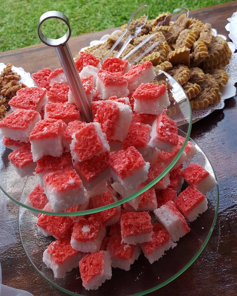 jamaicansdotcom's tweet photo. Do you want Gizzada or Grater cake? โ๏ธ๐๐ฏ๐ฒCheck out our Grater Cake recipe here - https://t.co/FjZgh5uhhG | ๐ทIG: sugarjunkieja #GraterCake #Gizzada #JamaicanTreat #TreatYourself #WeJaminate https://t.co/N0T9rV7QId