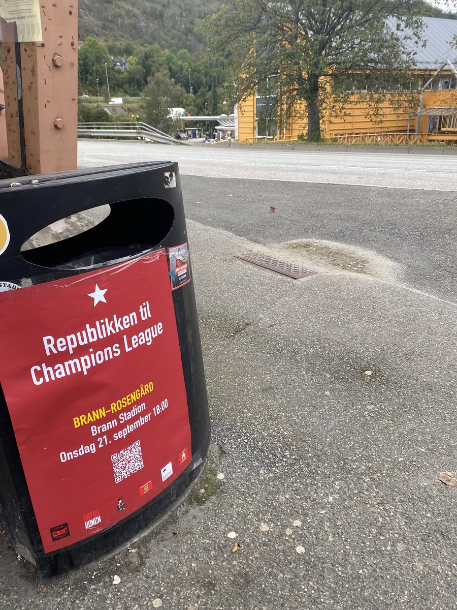 MagneJuuhl's tweet image. Kjøpesenteret i Arna, som heiter Øyrane Torg, er det einaste i Noreg som ein kan vitje med tog, buss, bil, båt, helikopter, sjøfly, sykkel og til fots. Utover å ha eit slikt kjøpesenter er Arna også 99% Brann! Og alle skal på kamp i morgon mot Grorud og 21.sep mot Rosengård.