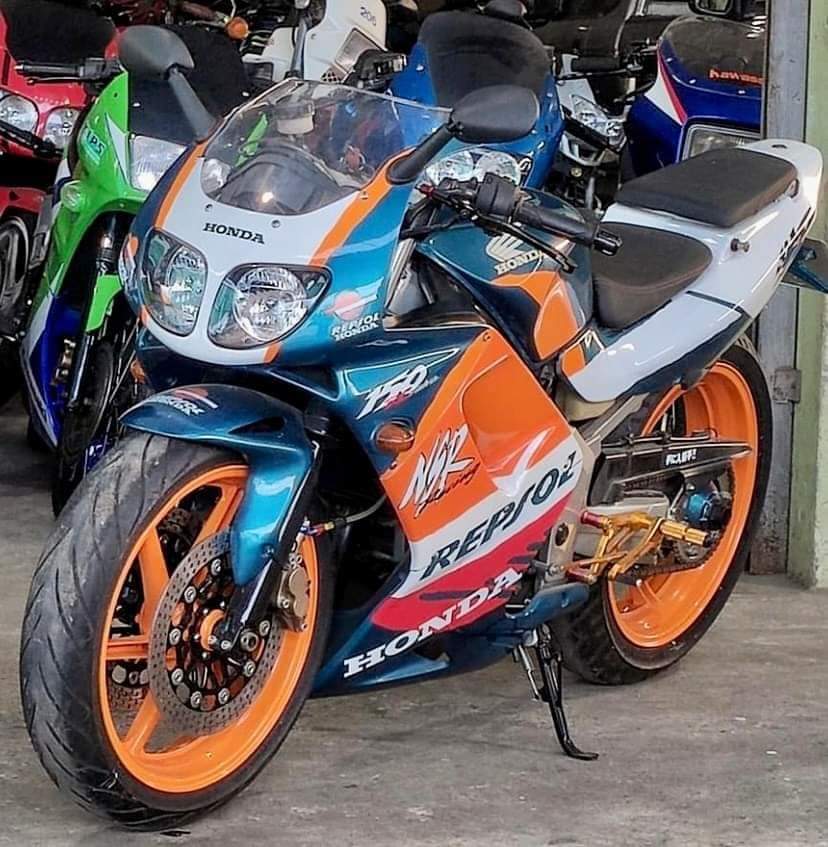 Toon_Sama's tweet photo. Nsr 150 sp for sale
60,000 bth.
1,650 usd.
240,000 jpy
*not include shipping
Stock engine waruntee
Good performance
Rc vavle system normally work
All suppension normally work not leak
- another details in comment. https://t.co/8Hhbr86Gaf