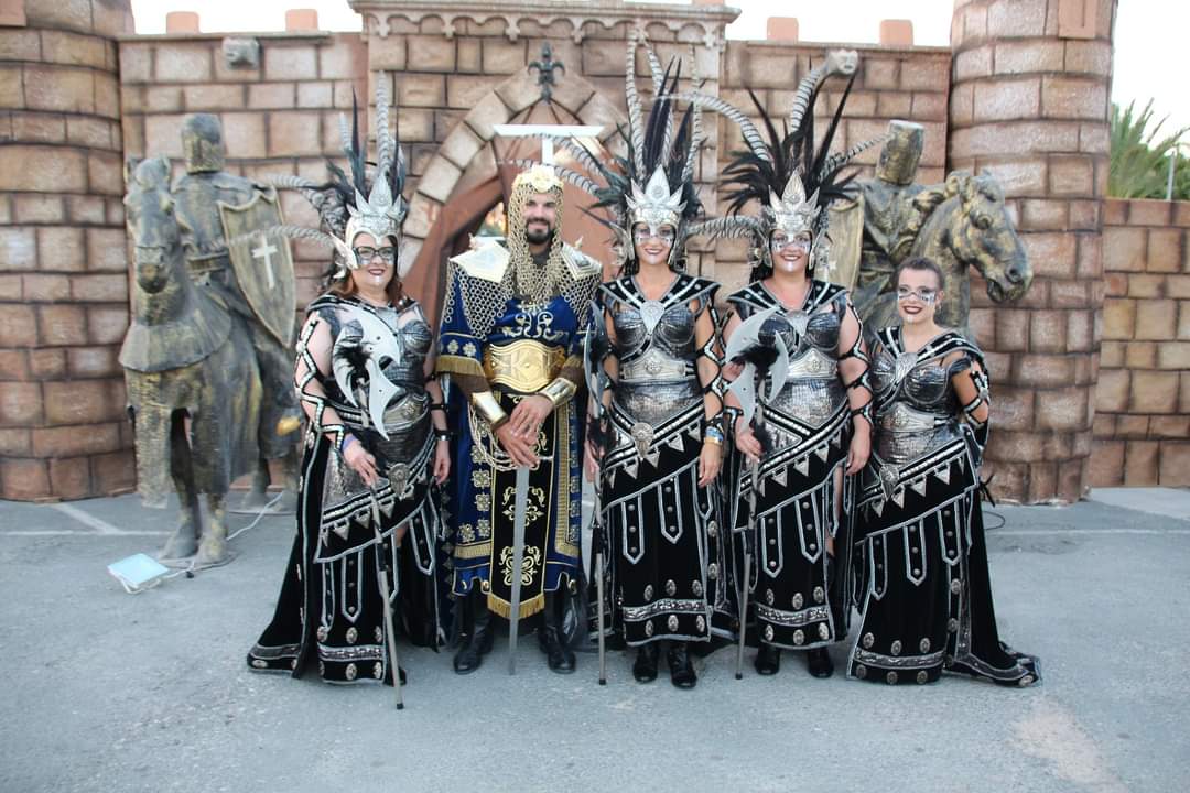 Ha sido un privilegio y una gran experiencia poder acompañar a la Real y Antigua Hermandad de Damas y Caballeros de Sta. María del  Arrixaca en el desfile de Moros y Cristianos por las calles de Murcia.