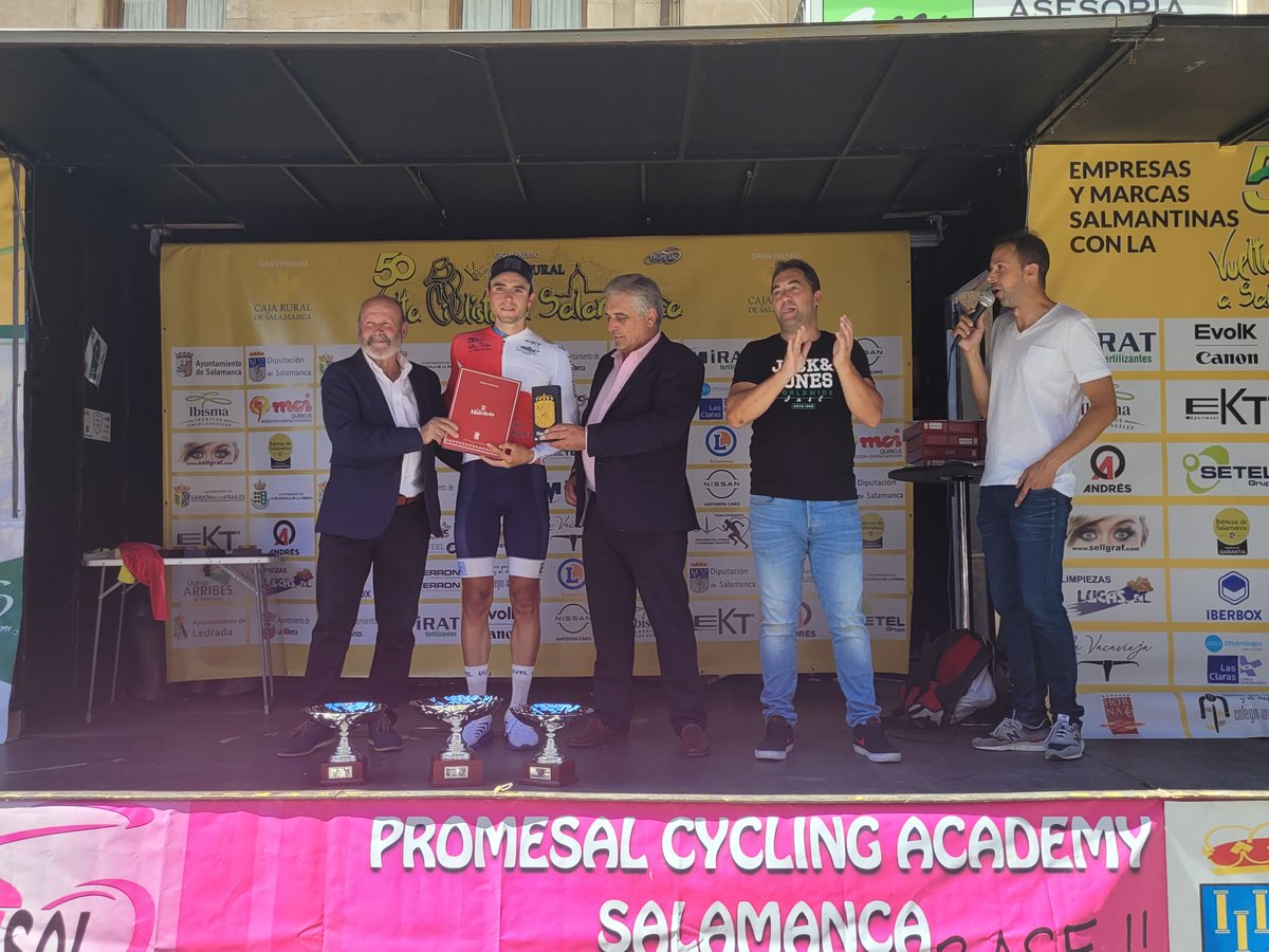 #50VueltaSalamanca Otra clasificación que no sufre variaciones es la de mejor castellano y leonés de esta <a href="/VueltaSalamanca/">53 Vuelta Ciclista a Salamanca</a>, que tiene el apoyo de la <a href="/dipusalamanca/">dipusalamanca</a>
Se lleva el premio el abulense <a href="/SrSantos98/">Fernando Santos</a> (<a href="/EscribanoTeam/">Escribano Sports Team</a> )