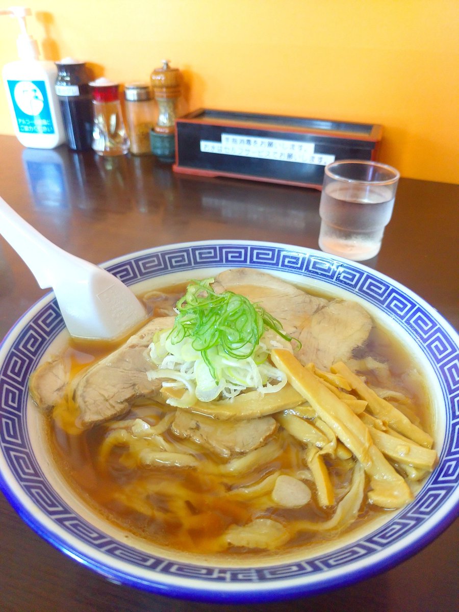 s_shira_918's tweet photo. #中華そば琴の 

先日の出来事

太麺中華そば
と
山形牛の油そば

旨かった♡

ご馳走様でしたーεε＝(((((ﾉ･ω･)ﾉ

 #ラーメン
 #中華そば
 #本日の限定メニュー
 #鶴岡市  #羽黒町
 #KASHEROW  #Tシャツ
 #定休日
 #ショーゴさんのまねしてみた 
 #服着てるけどね https://t.co/1PS6AvVMH3