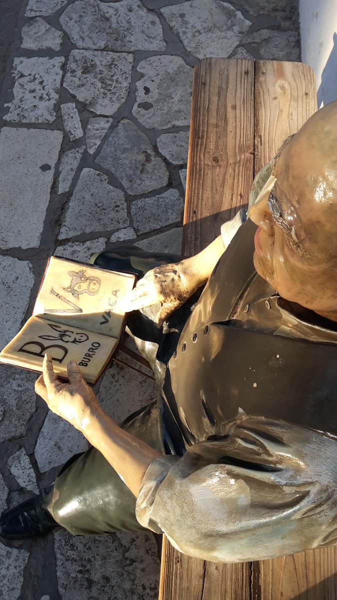 algangui's tweet photo. En la ciudad de San Juan el abecedario va de la B (¿de #TodoBalzac, de #Bacantes?) a la V (¿de..?). ✍ https://t.co/aav4lYWler