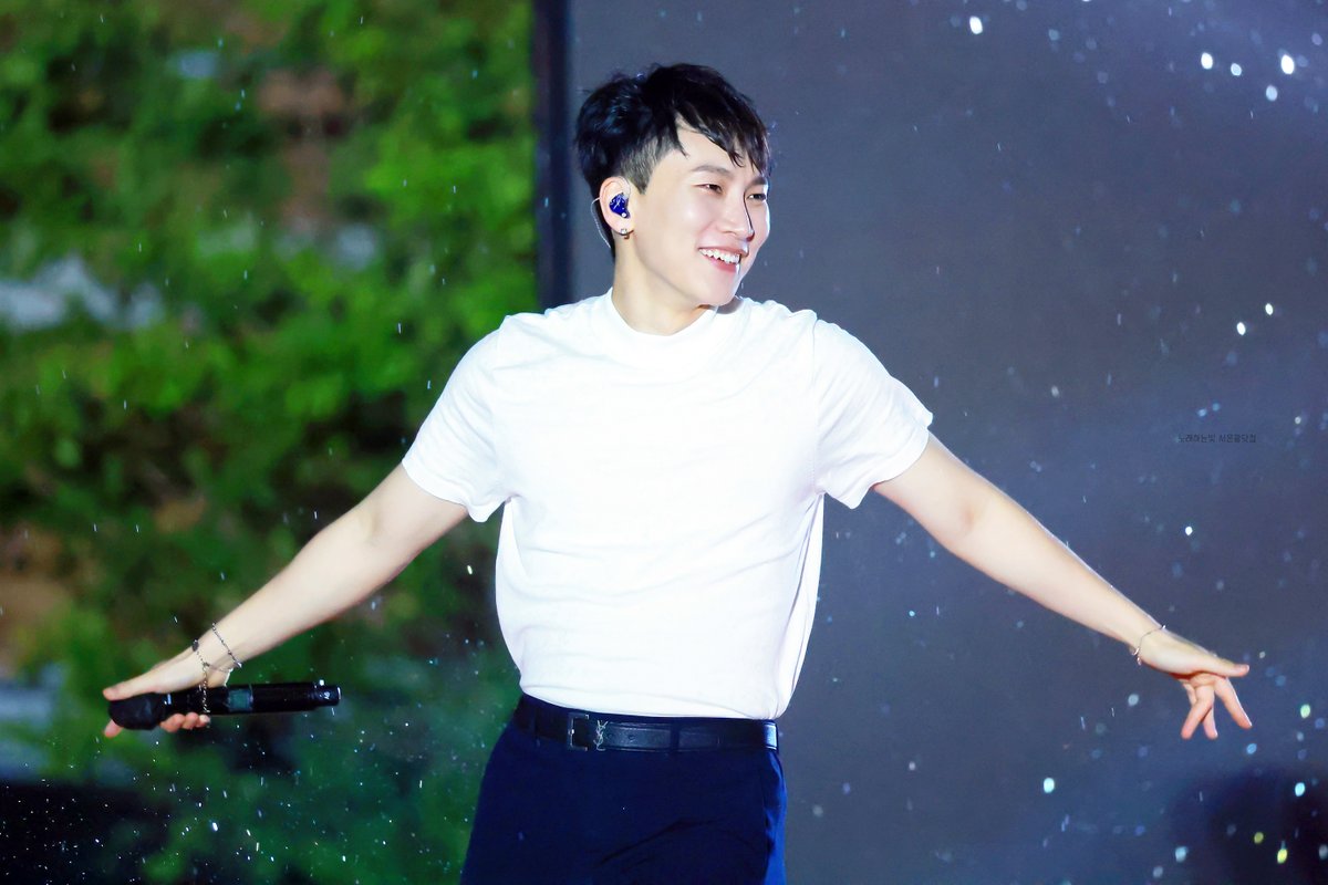 sek_com's tweet photo. 220815
비의 요정이 꾸럭꾸럭하게
씐나하는 느낌적인 느낌...☆

#광쁨 #광잘 #광멋 #광귀
#은광 #EUNKWANG #ｳﾝｸﾞｧﾝ
#비투비 #BTOB 
@BTOB_SEKwang https://t.co/QLHZFJ3net