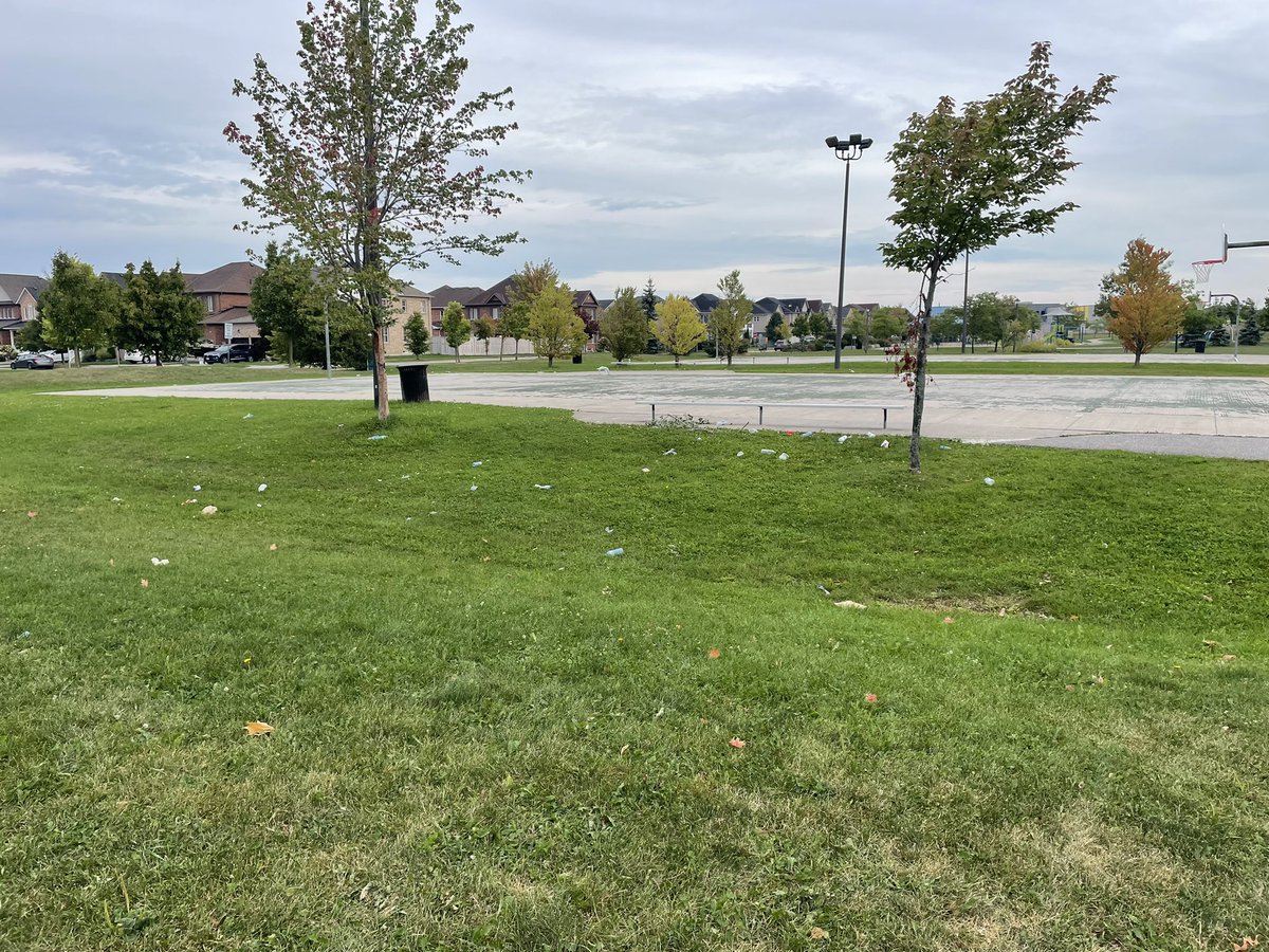 meljohnstone5's tweet photo. So tired of seeing this .. @TownofBWG 
There’s like 8 garbage cans in this park but no one seems to know how to use them and there is constantly litter everywhere. How do we fix this? https://t.co/ab9wVpacD5