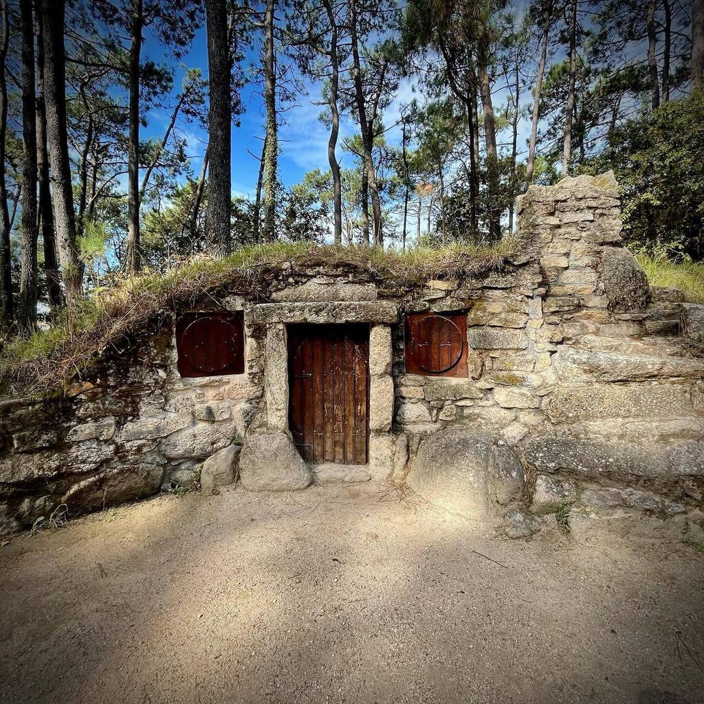 XO53LF's tweet photo. Aldea Grobit A Toxa. 
.
.
#loves_galicia#foto_galicia#somosgalegos#galiciaglobal#galiciacalidade#estaes_galicia#estaes_lugo#galiciagrafias#descobregalicia#vive_galicia#galiciamola#naturaleza_galicia#galiciadescuberta#galicia_enamora#igerslugo#total_rinco… https://t.co/IyYC0SV4t8 https://t.co/lWPGUHk2Wj