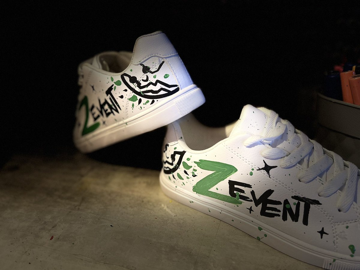 Glamksy's tweet photo. 💚GIVEAWAYYYYY💚

🌿🌍 Aller hop , comme vous les aimez bien , je fait un concours pour les gagner ! 🌿🌍

Taille 40, à porter ou à mettre en décors 🌿

Follow @Glamksy 
RT ( invite un pote si tu veux :) ) 

@ZEventfr https://t.co/p3cVXL5lPt