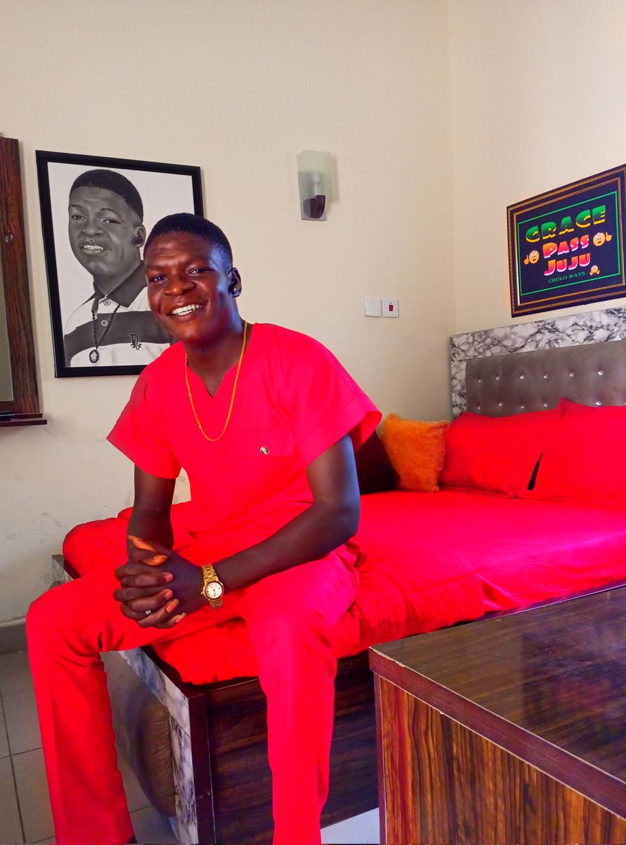 Danmayachulo's tweet photo. The Artist and his Art on the wall 🖼
Na only money Remain 🙏
#drawing #portrait #Art #Motivation #Creative
#ChuloArts ✍️ ✏️ https://t.co/HB5derJzDL