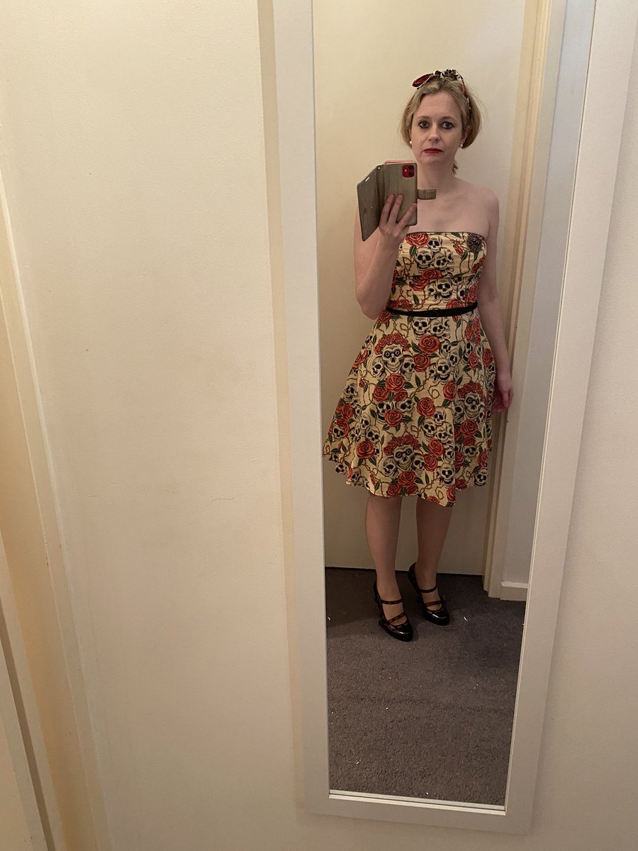 gilliansxgirl's tweet photo. #beserkwardrobechallenge2022day11 #retro #vintage #pinup #liptember #womensmentalhealth #donatelinkbelow https://t.co/kaRG345UL4