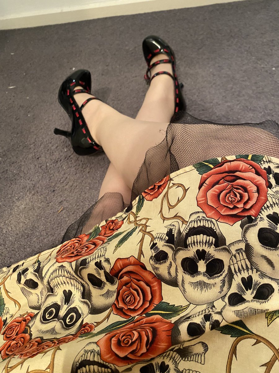 gilliansxgirl's tweet photo. #beserkwardrobechallenge2022day11 #retro #vintage #pinup #liptember #womensmentalhealth #donatelinkbelow https://t.co/kaRG345UL4