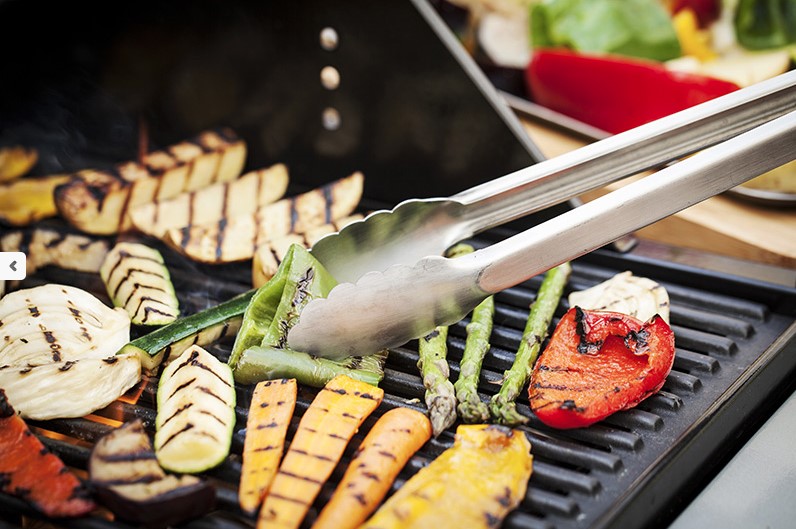FornettoOven's tweet photo. Whether you are grilling meat or veg, you need a decent pair of tongs! Check out our #Fornetto high quality stainless steel tongs, which are self supporting to keep benchtop and work surfaces clean:
https://t.co/ApiSn7QQDh
#bbq #bbqnation #grill #meat #dadsthatcook #grilltools https://t.co/Hxrwqeoqlq