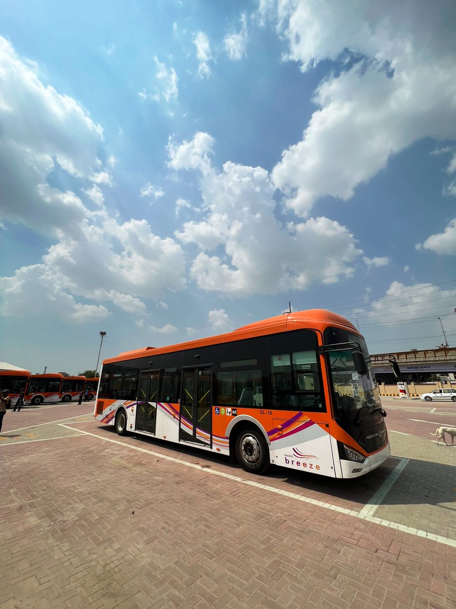 gulraizkhan's tweet photo. Six years too late, &amp; 350 meters short of being integrated into the city’s nascent but growing public transit system, the Abdul Sattar Edhi BRT (Orange Line) finally opened yesterday. @AltafSario invited me to the launch and I went, from PECHS to Orangi, using 7  🚌 &amp; a 🛺. https://t.co/MrJPAgrtXc