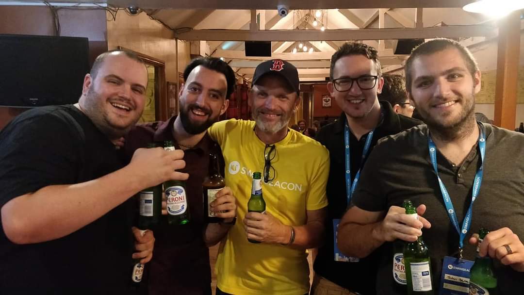 Hey <a href="/11vlr/">❌🏏 Viv Richards - Not the cricketer!</a>, this was today four years ago (says my Facebook timeline). I miss <a href="/SwanseaCon/">SwanseaCon</a>.