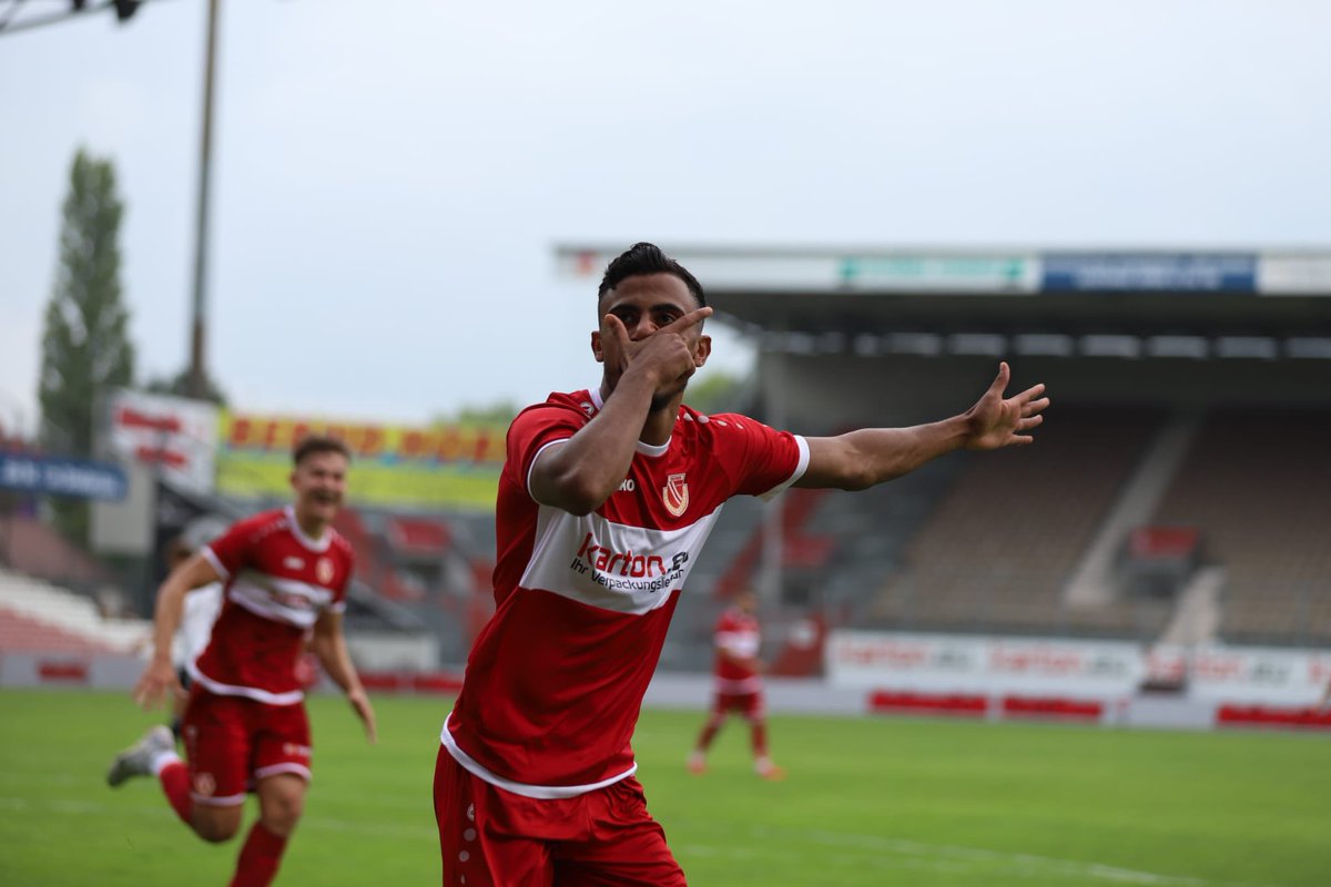 Nur_Energie's tweet photo. Auswärtsspiel um 13:00 Uhr beim Tabellenführer @BerlinerAK07! Die Kurzinfos für #Energiefans, die uns nach #Berlin begleiten. #BAKFCE
🏟 Poststadion
🎫 11:30Uhr Tageskasse✅
🎫 https://t.co/K4V3rLOuOV
🚪 11:30Uhr (Block C)
📺 ❌
💻 OstsportTV/Onefootball
📻 EnergieFM✅
🚩☁️20🌡 https://t.co/yIqkl16BKv