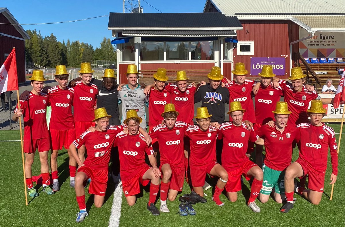 🏆🇵🇪

Vi riktar ett stort grattis till vårt P17 lag som igår säkrade seriesegern efter 6-2 mot Skellefteå. Laget har en match kvar och är än så länge obesegrade. Nu väntar kval för spel i P17 allsvenskan. 

#piteå