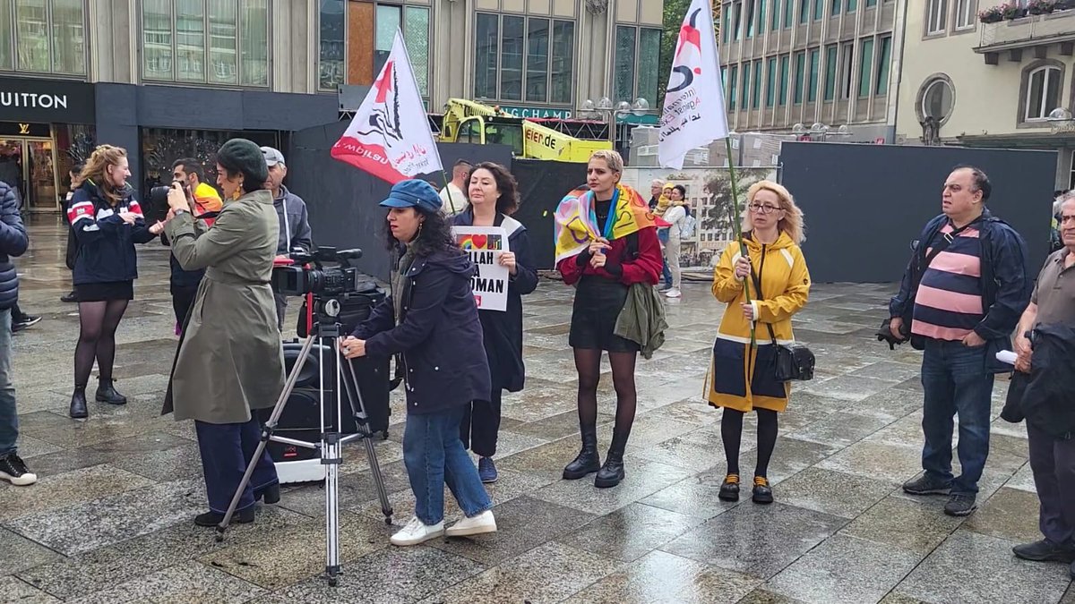 MinaAhadi9's tweet photo. Demonstration in Köln für freilassung #Elham_Choobdar #ZahraSedighi https://t.co/ALZ4ECyywe