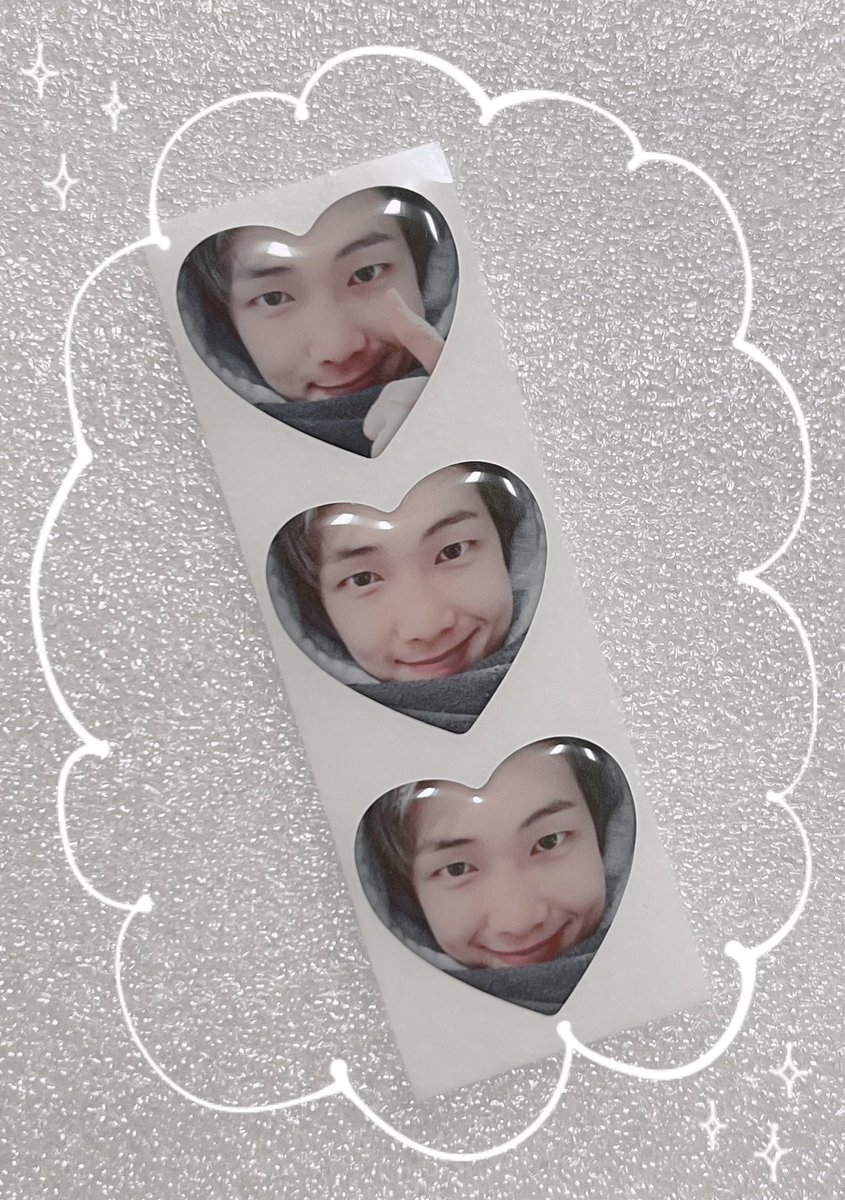 eliee_J's tweet photo. 🌿남준 생일 축하 나눔 이벤트🌿

🪴뽈록 스티커 3종
- 9월12일 9:12pm 폼 오픈
- 폼 선착 30명 (1인 1개)
- 우편발송
- 폼 : https://t.co/ptDZxWAQ05
- 912원 배송비 부담있음

🪴ONLY RT EVEVT
- LOVE잔+뽈록 스티커
- 2분(당발, 남준날 밤)

#남준생일ㅊㅋ #남준아_생일축하해 https://t.co/MohthLvwHw