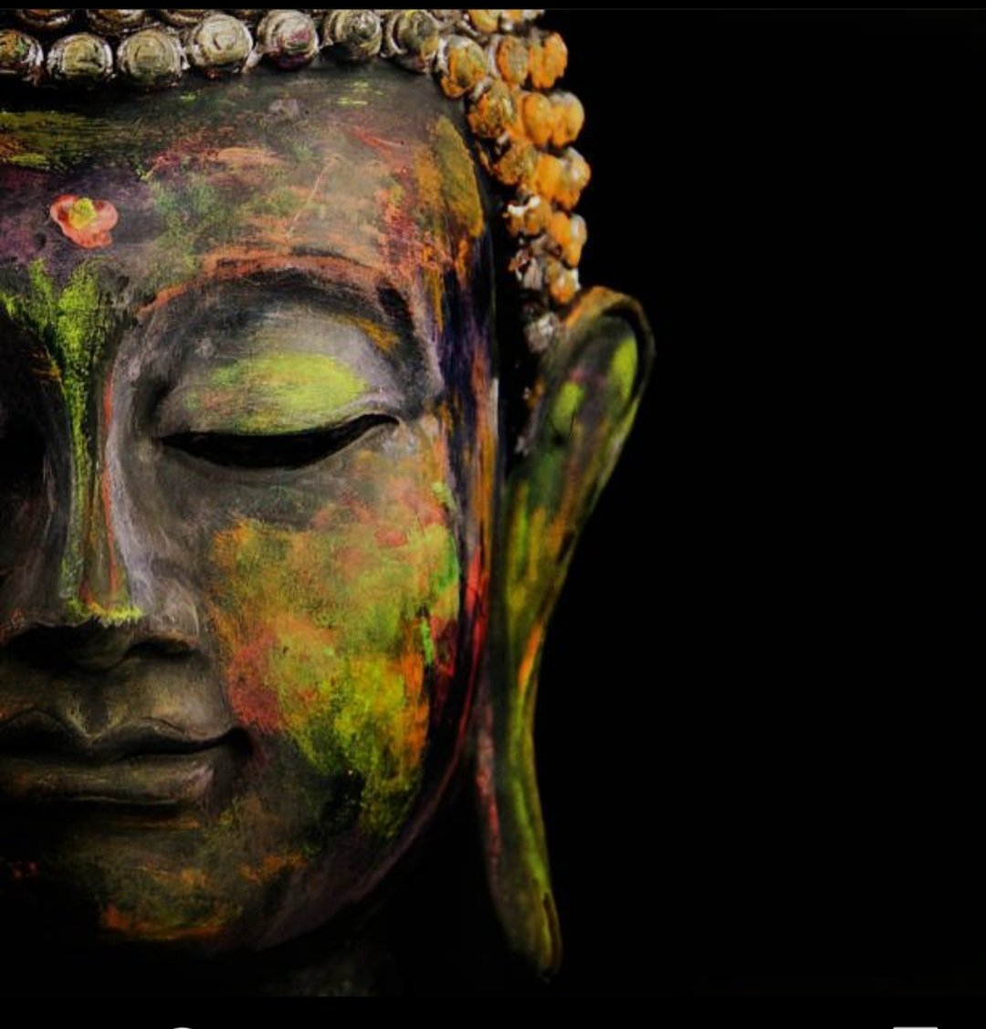 पिंपळाच्या पानावर, पाहिले चित्र गौतमाचे
बोधिवृक्षाने कथन केले, ते चारित्र्य गौतमाचे.... 💫