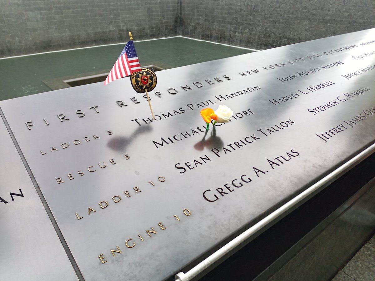 Rem_Rancan's tweet photo. #NewYork #11settembre https://t.co/CKrWB2e2dQ
