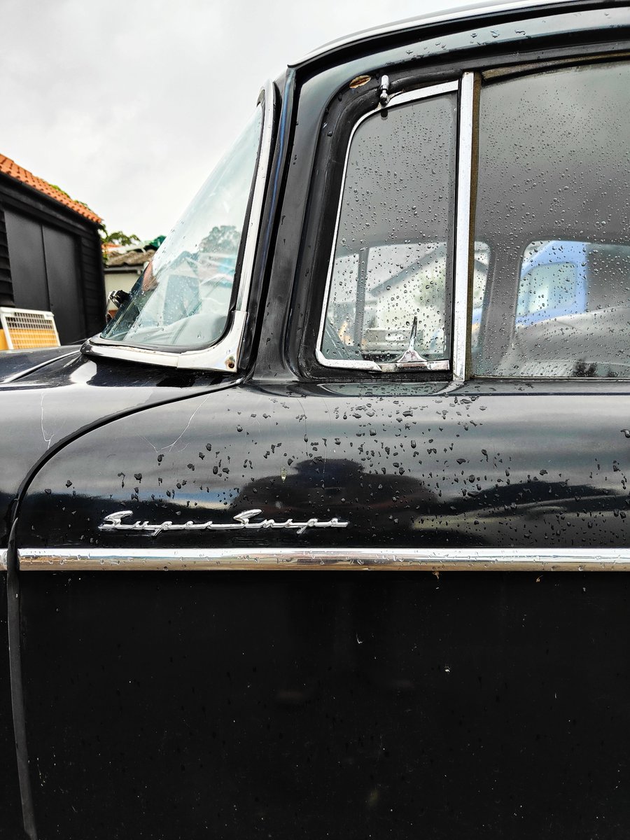 RichardMortime2's tweet photo. #SundaySnipe
Saw this yesterday, belongs to a bloke I know. 1964 Humber Super Snipe, 3 litre engine, sounds and smells like a Spitfire. Even has what appears to be original 60s boot contents. I am neither a petrol head nor a car geek. But feck me I want this motor. https://t.co/N4mCsE7nWi