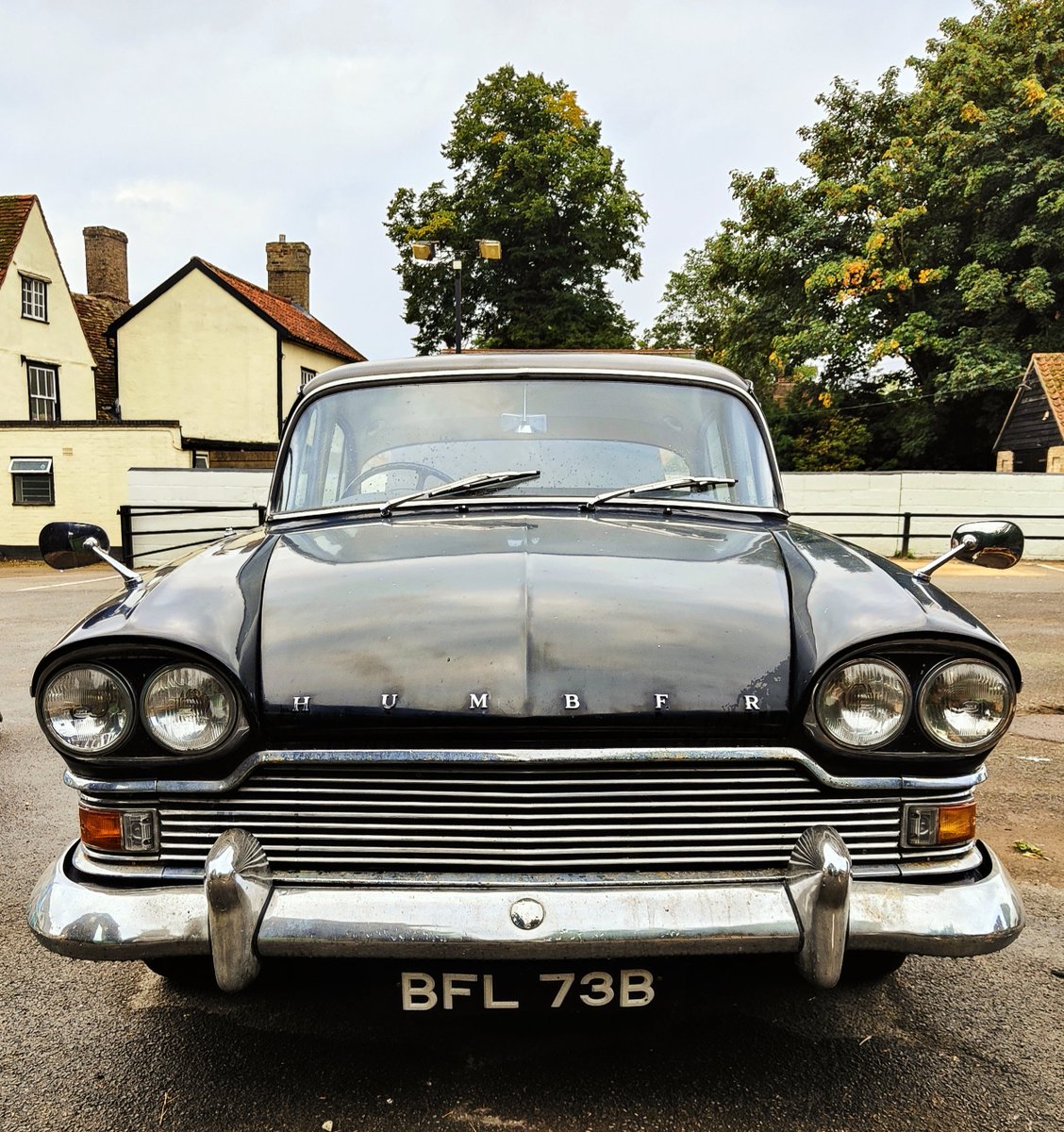 RichardMortime2's tweet photo. #SundaySnipe
Saw this yesterday, belongs to a bloke I know. 1964 Humber Super Snipe, 3 litre engine, sounds and smells like a Spitfire. Even has what appears to be original 60s boot contents. I am neither a petrol head nor a car geek. But feck me I want this motor. https://t.co/N4mCsE7nWi