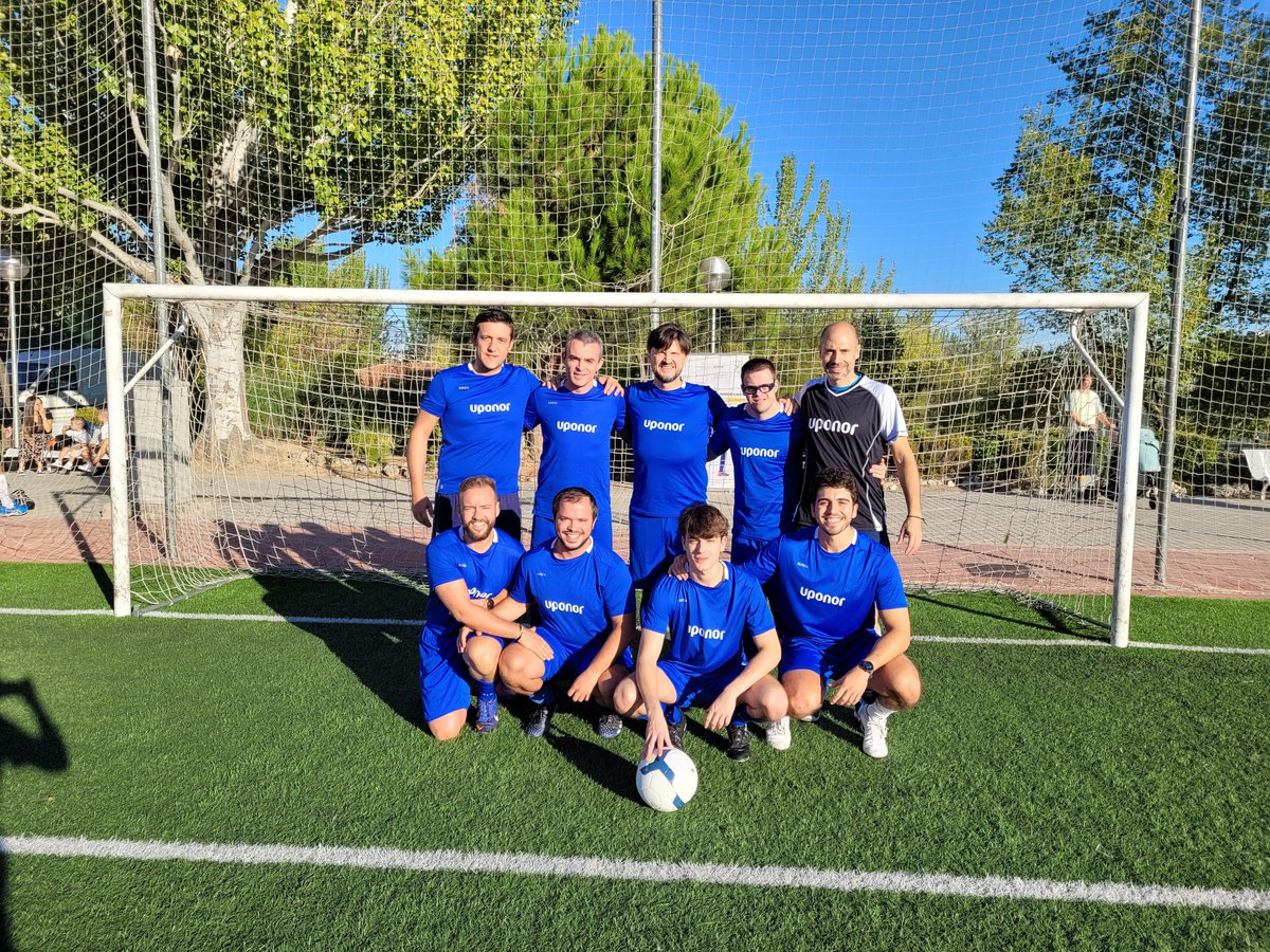 Uponor_ES's tweet image. Hoy estamos el V Torneo Solidario de Fútbol 7 organizado por Fundación @ASPRIMAdrid  , Fundación Gómez-Pintado y SIMA #sectorinmobiliario a favor de 
@DownMadrid . Saque de honor y equipo Uponor. Que gane el mejor!
