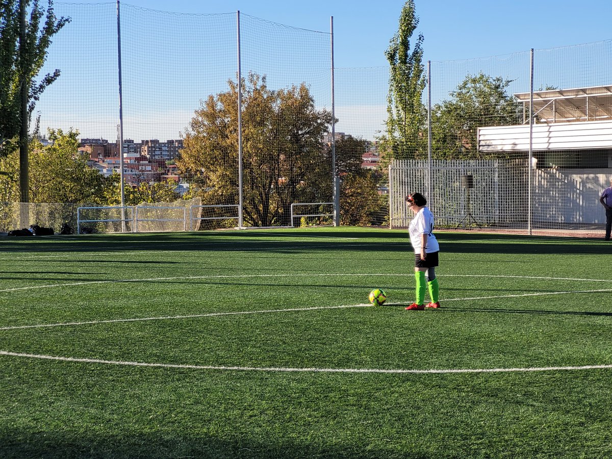 Uponor_ES's tweet image. Hoy estamos el V Torneo Solidario de Fútbol 7 organizado por Fundación @ASPRIMAdrid  , Fundación Gómez-Pintado y SIMA #sectorinmobiliario a favor de 
@DownMadrid . Saque de honor y equipo Uponor. Que gane el mejor!