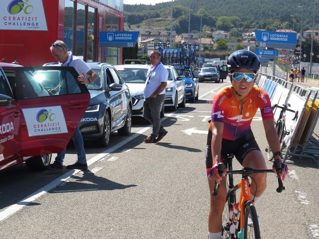 🇪🇸@ChallengeVuelta 🇪🇸
#CERATIZITChallenge22
#UCIWWT 

Stage 5 🖐🏻
🚴🏻‍♀️98.6km
🔂 5.6km ×17🌀

🚩12:00 🏰Madrid 
🏁 14:30 🏰Madrid 
⚡️×4 (+ time bonus💰)

🌡32℃ ☀️🥵
🧷 #166 #今日のエリさん

😤Fast race
😇Be safe to finish 

📺13:30~ @gcntweet 
🙌🏻 Please @HumanPwrdHealth 🧡💜