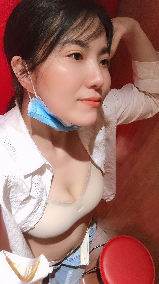 一个人在家饥渴，在网上寻求刺激，在不影响生活的情况下，网上刺激可以的话可以现实，有喜欢的小哥哥视频互看的可以私信