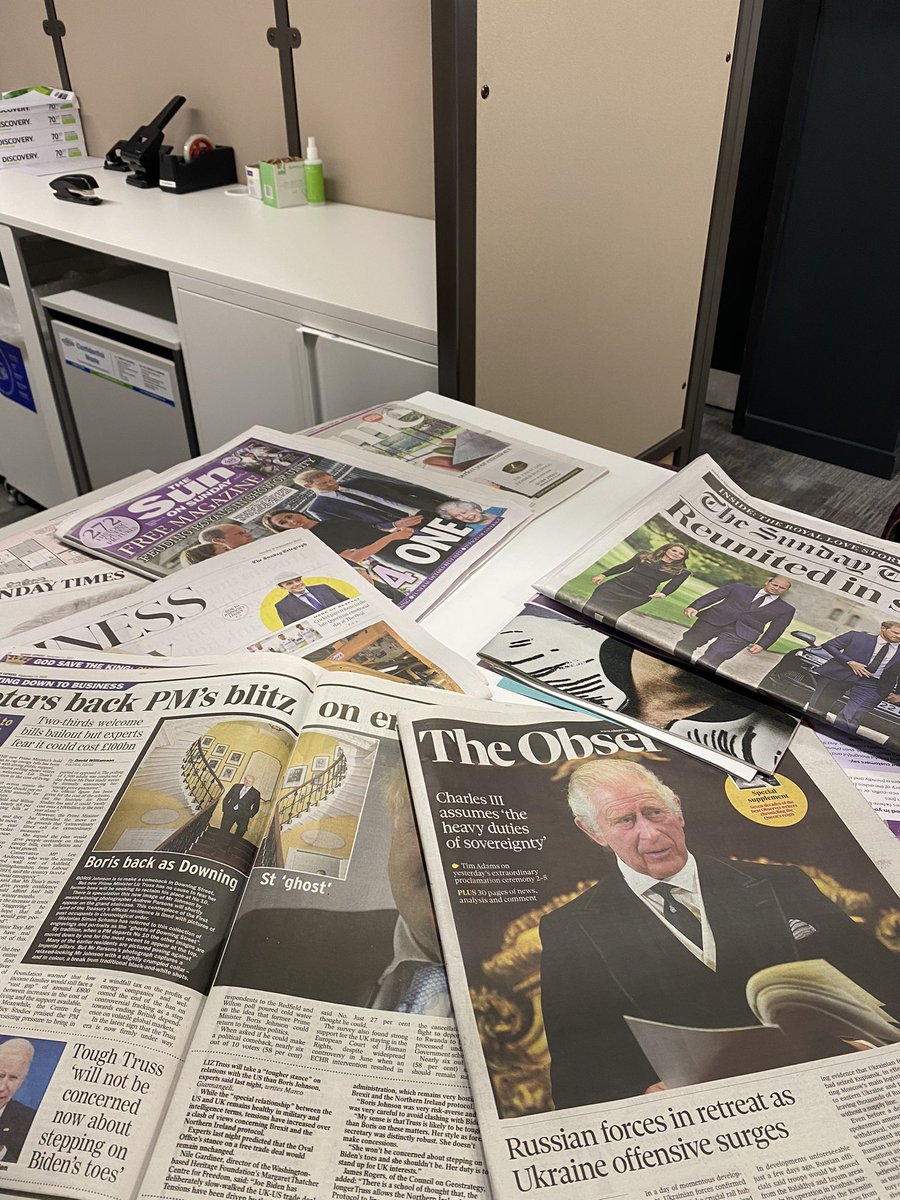 rhiannonejames's tweet photo. My first paper review on @BBCRadioWales this morning 🗞

As presenter Oliver Hides said, we’re living through history. https://t.co/pGnCtVJJH0