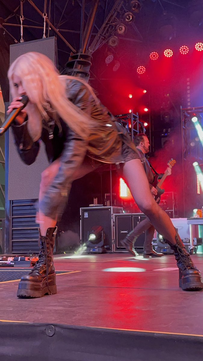 BrianPikula's tweet photo. Awesome show by #ThePrettyReckless tonight in Vegas at #thefremontstreetexperience        #jamieperkins #benphillips #markdamon https://t.co/opsYl6aFzW