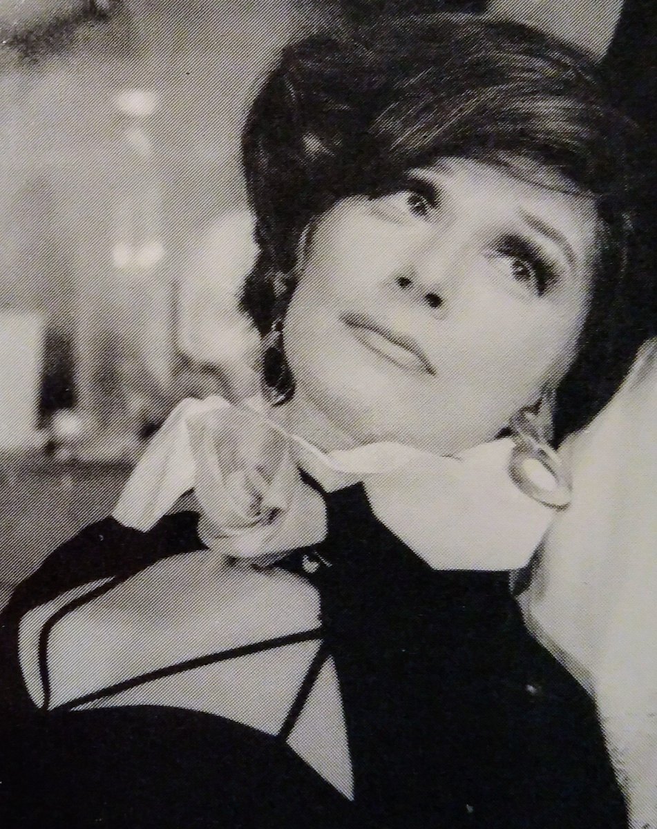 Remembering the effortlessly gorgeous, glamorous, elegant, stylish, classy and witty Fenella Fielding whom we lost four years ago today 🎬🎭💐🌹❤️