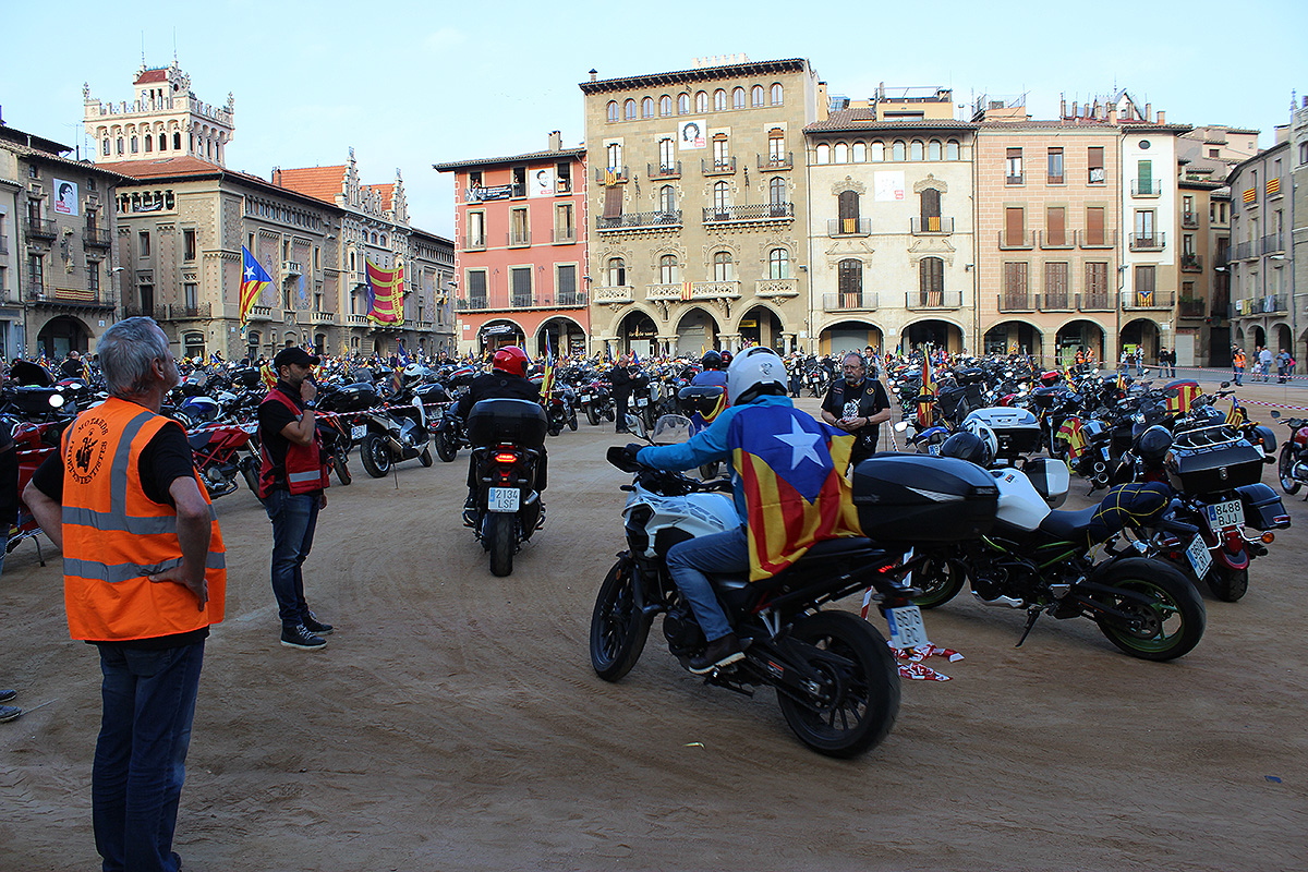 osona's tweet photo. Fotos | Els «motards» independentistes no defalleixen i mantenen l'esperit de la Diada

✍️ Carles Fiter (@cfitverd)
https://t.co/5NyVWudjhU https://t.co/ZvcyXF6Bbl