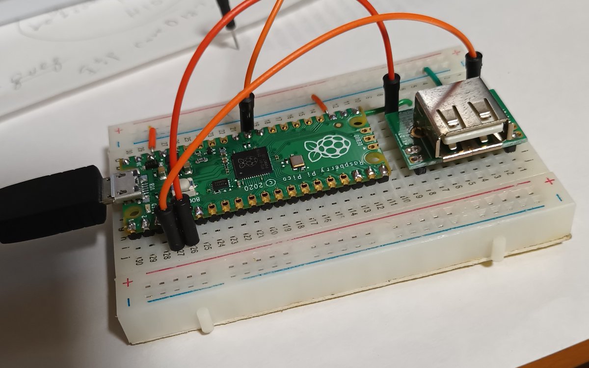 okiraku_camera's tweet image. RP PICOでの動作はブレッドボードで確認しました。回路図にあるLEDは付けてませんが、オンボードLEDは1個きりなんで付けた方がいい。RUN端子はリセット用で、ジャンパワイヤでGNDに触るだけでもあったほうがいい。ケーブル抜きづらいです。
#hoboNicola #pico_pio_usb