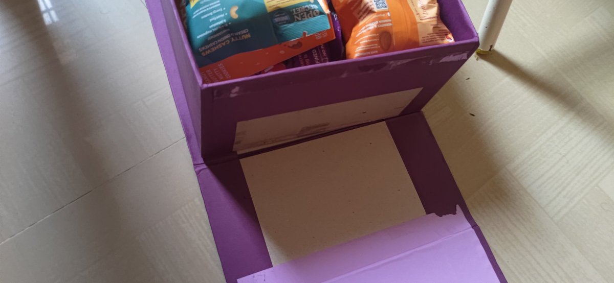 darain21's tweet photo. @OpenSecretSnack And 300 for this broken gift box ?? https://t.co/yo3b5Am0gz